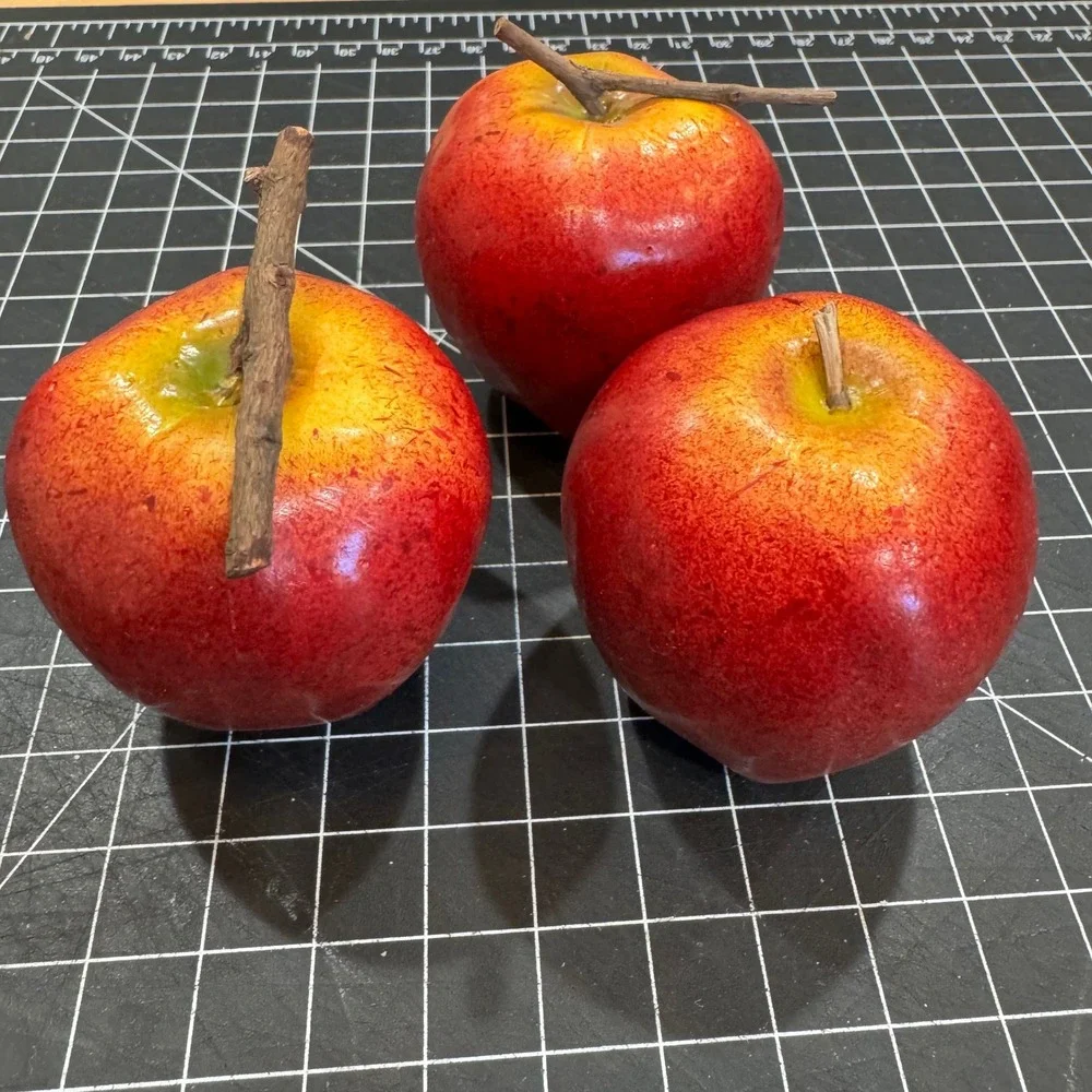 Set of 3 Realistic Artificial Red Apples Faux Fruit Home Decor Kitchen Display
